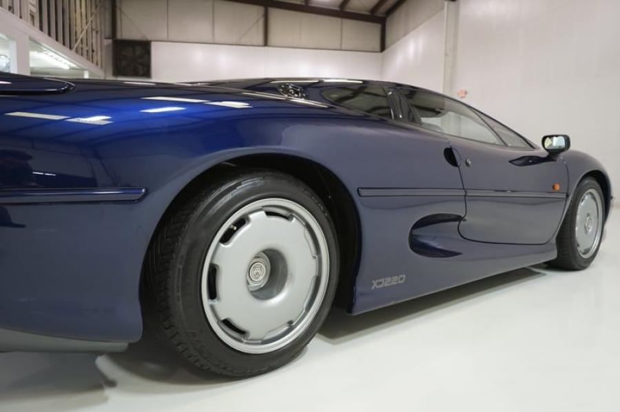 Детали экстерьера Jaguar XJ220 1994 года  (фото 19 из 55)